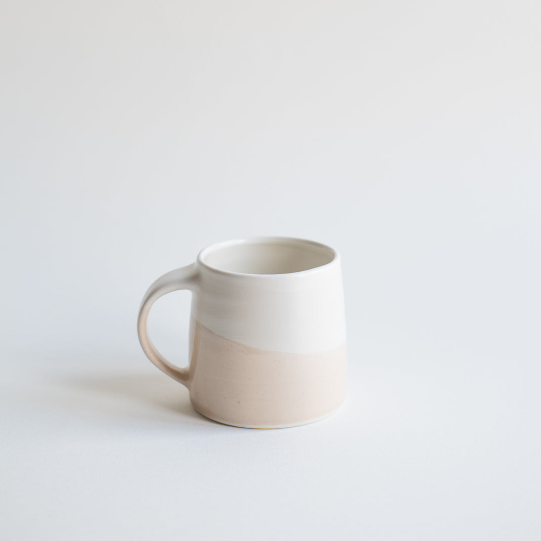 Mug conçu par le fabricant japonais Kinto,issu de la collection Slow Coffee Style.