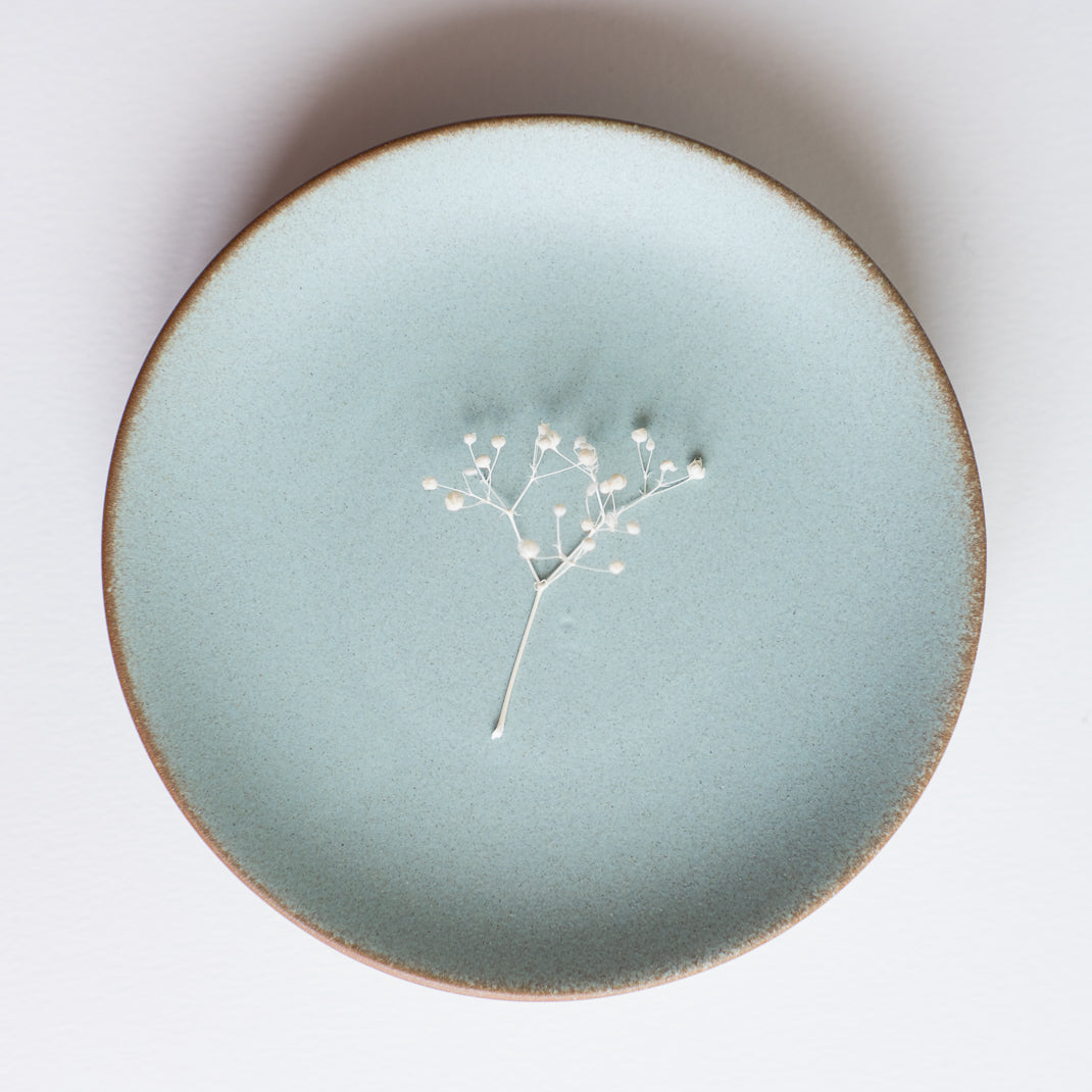 Tasse Kinto de la collection Pebble a été faite dans la préfecture de Gifu au Japon à Tono, connue comme l'une des régions les plus connues de la production de céramique au Japon.