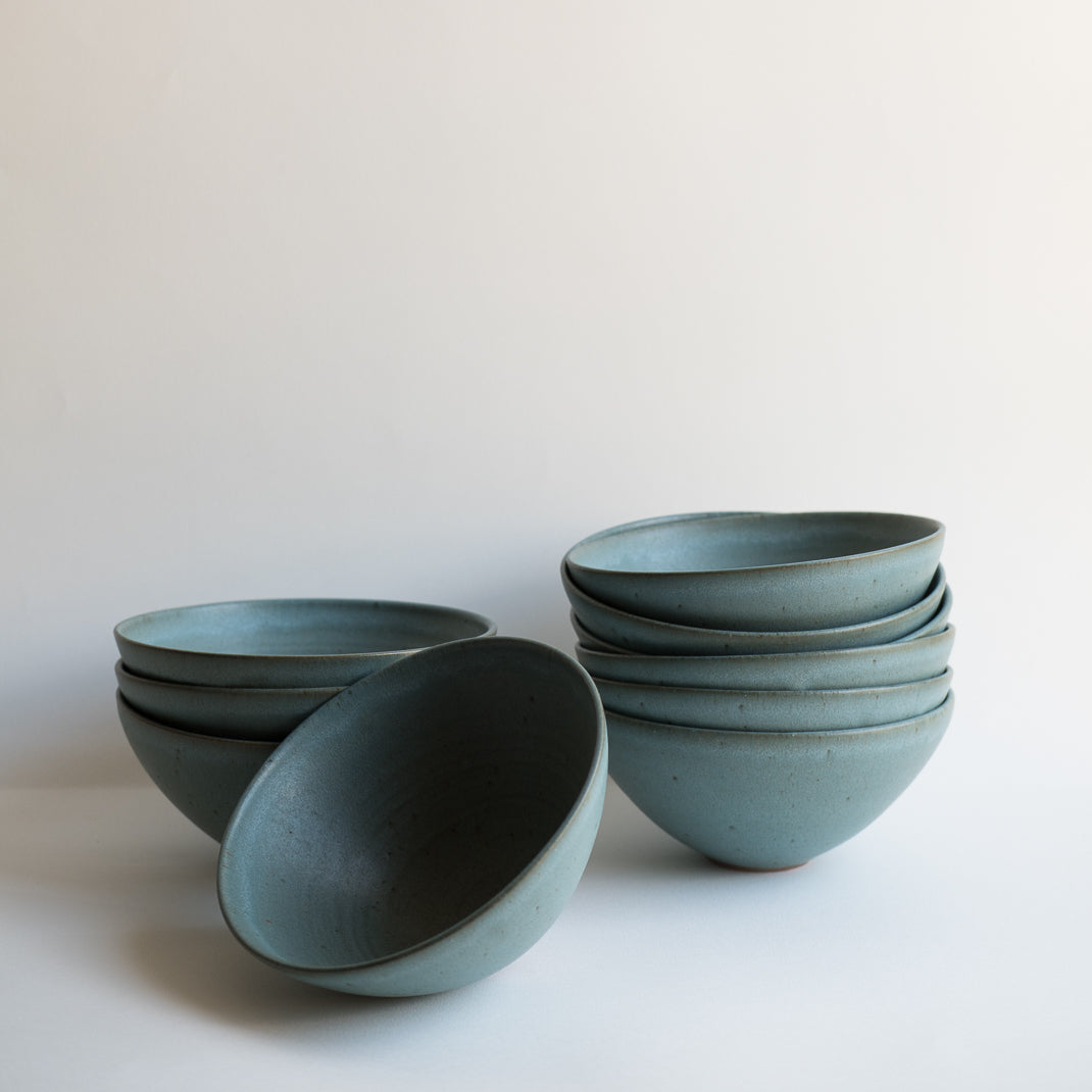 Bol bleu réalisé à la main par la céramiste Malo Atelier vendu sur Brutal Ceramics