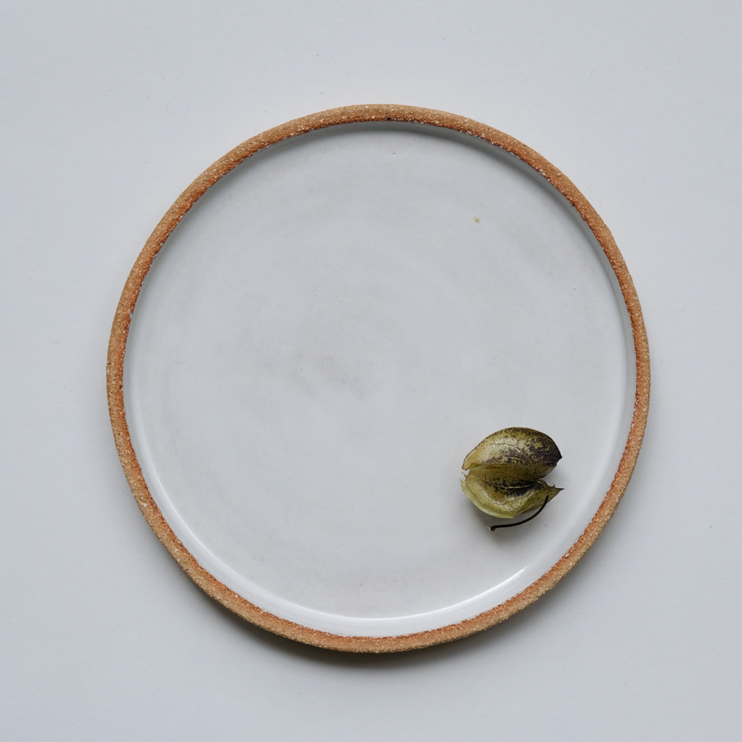 Assiette à dessert de l'Atelier M. chez Brutal Ceramics