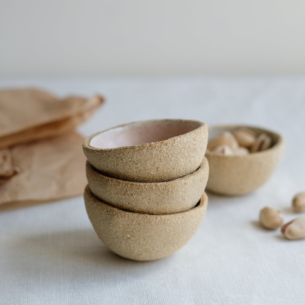 Bolinette en grès rose de l'Atelier M. chez Brutal Ceramics