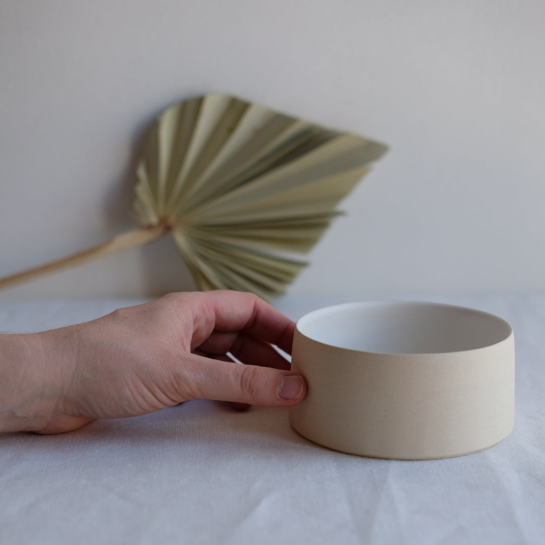 Bol "Neve" blanc/écru en grès d'Atelier Epiney chez Brutal Ceramics