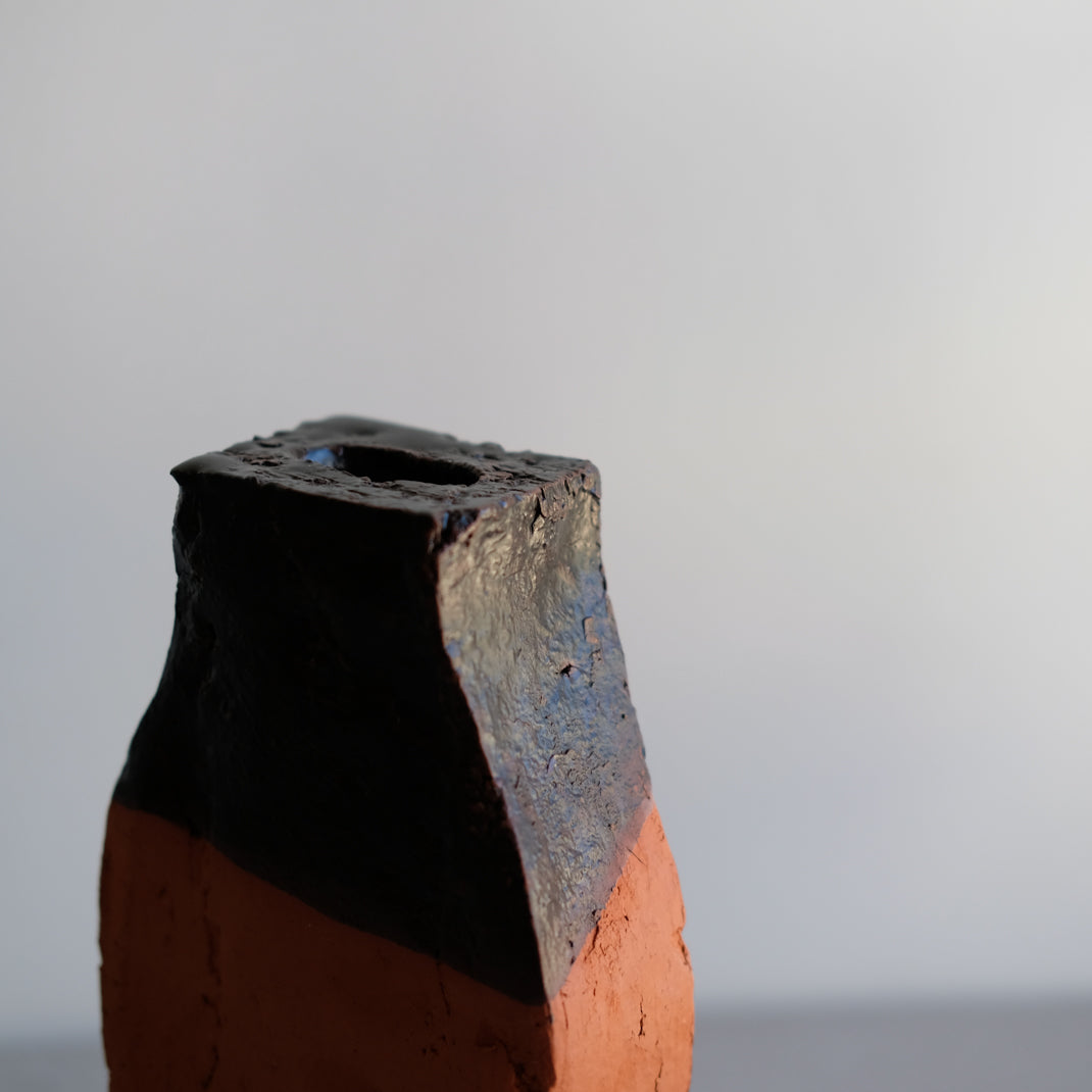 Vase Nando_03 d'Emmanuelle Roule chez Brutal Ceramics
