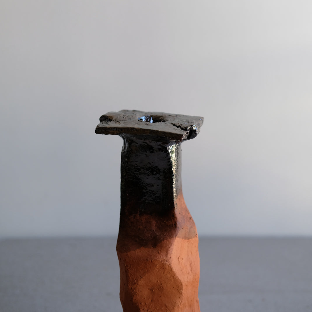Vase Nando_02 d'Emmanuelle Roule chez Brutal Ceramics