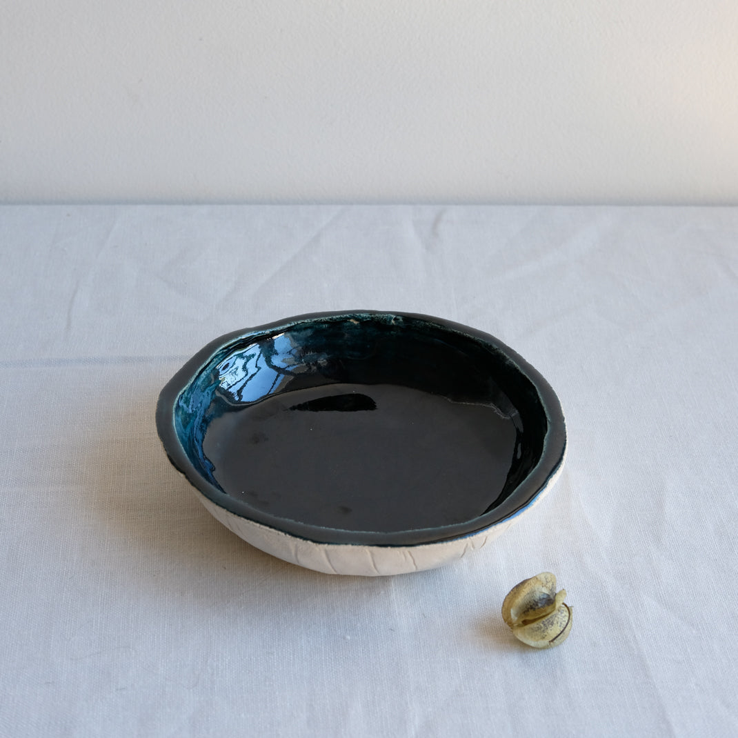 Assiette creuse Ima d'Emmanuelle Roule chez Brutal Ceramics