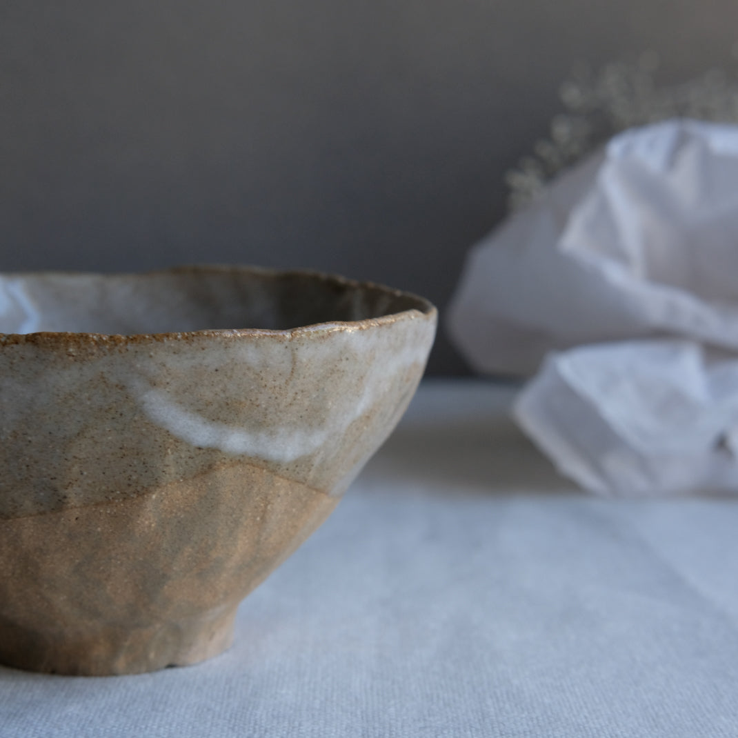 Petit bol pincé de Judith Lasry chez Brutal Ceramics