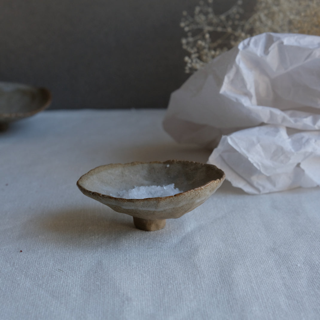 Petit recipient/coupelle de Judith Lasry chez Brutal Ceramics