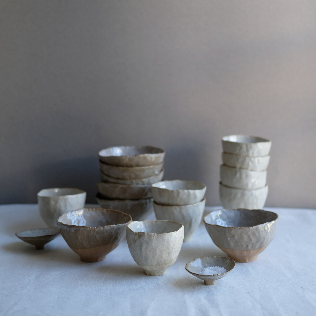 Tasse en grès de Judith Lasry chez Brutal Ceramics