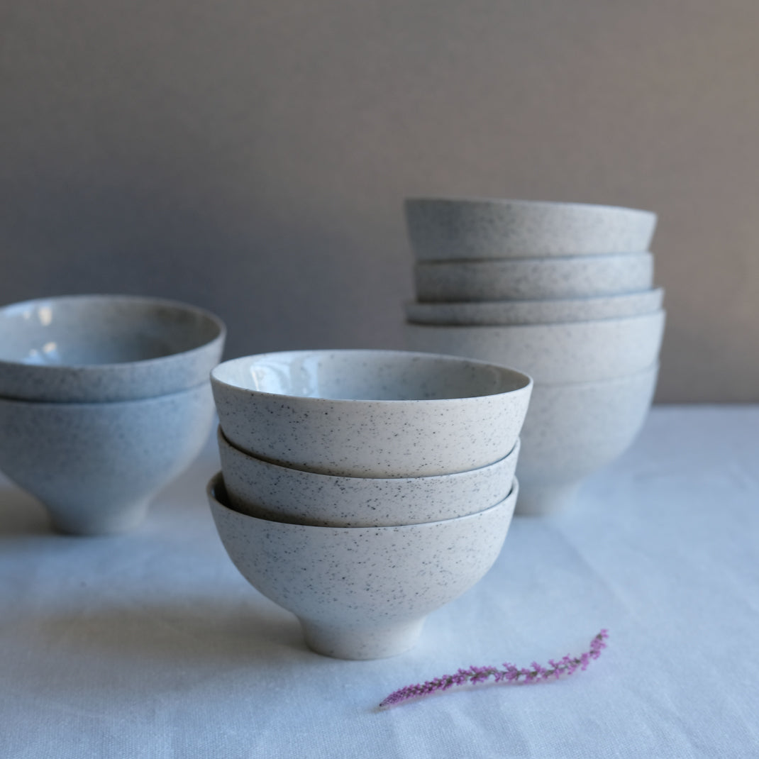 Tasse en porcelaine de Sun Tree Studio chez Brutal Ceramics