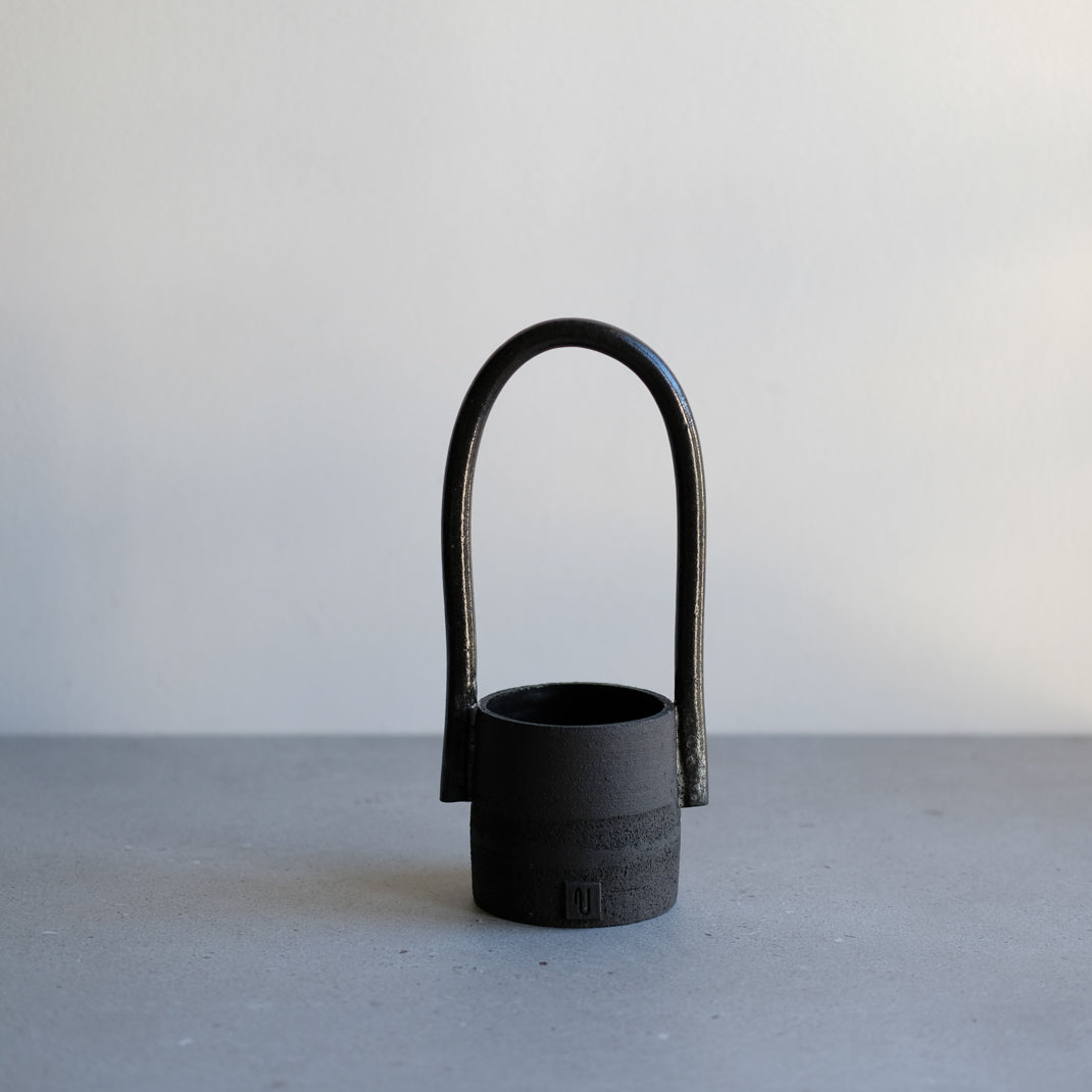 Pot Black Moon de Violaine Toth chez Brutal Ceramics