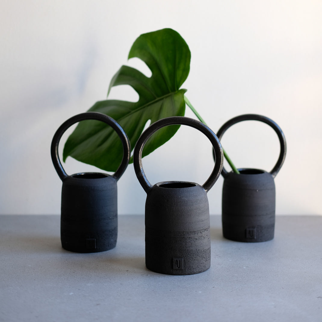 Vase Black Moon de Violaine Toth chez Brutal Ceramics