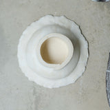 Coupe sur pied en grès blanc par Asterisque chez Brutal Ceramics