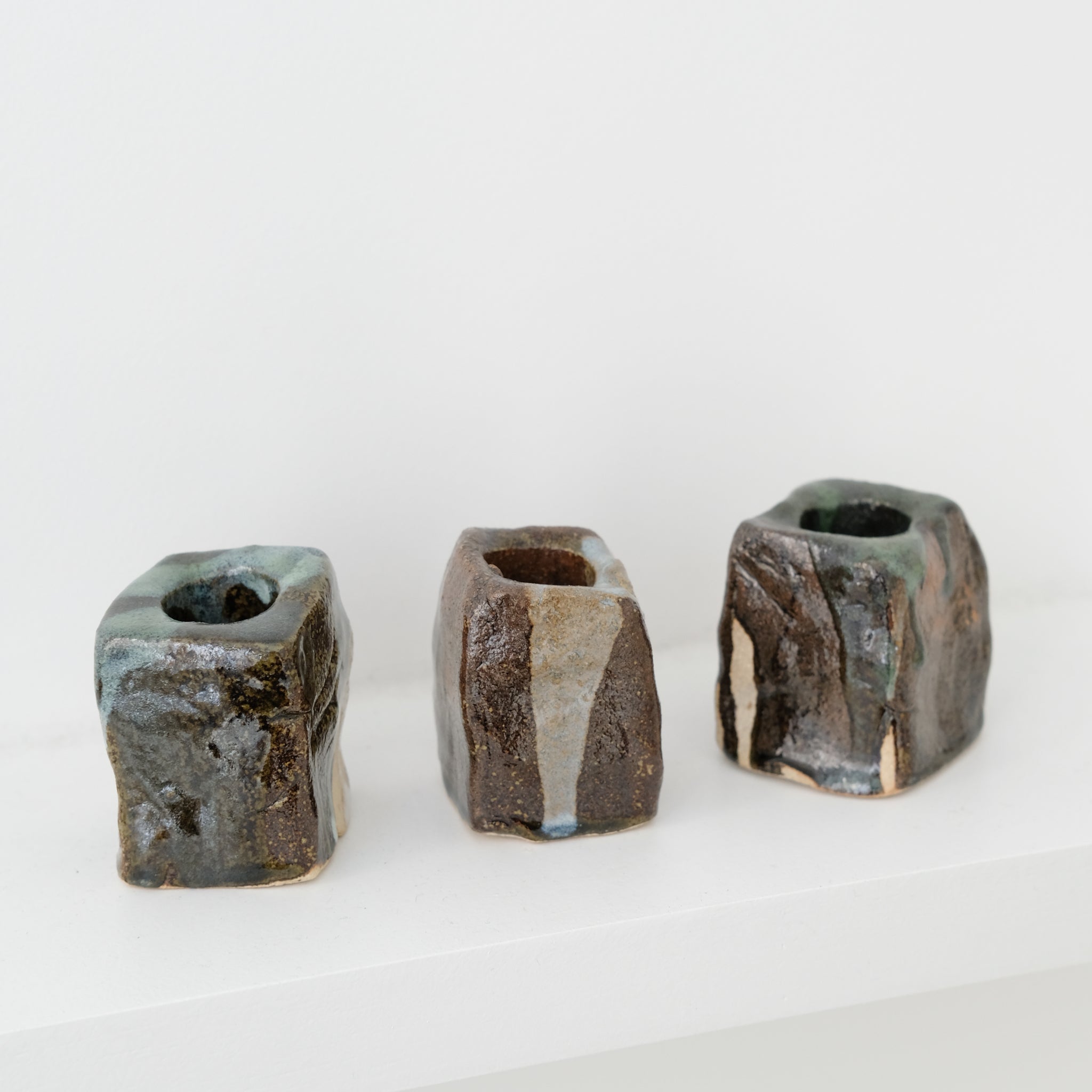 Set de 3 bougeoirs  -marron et bleu(j) d'Estudio Vernis chez Brutal