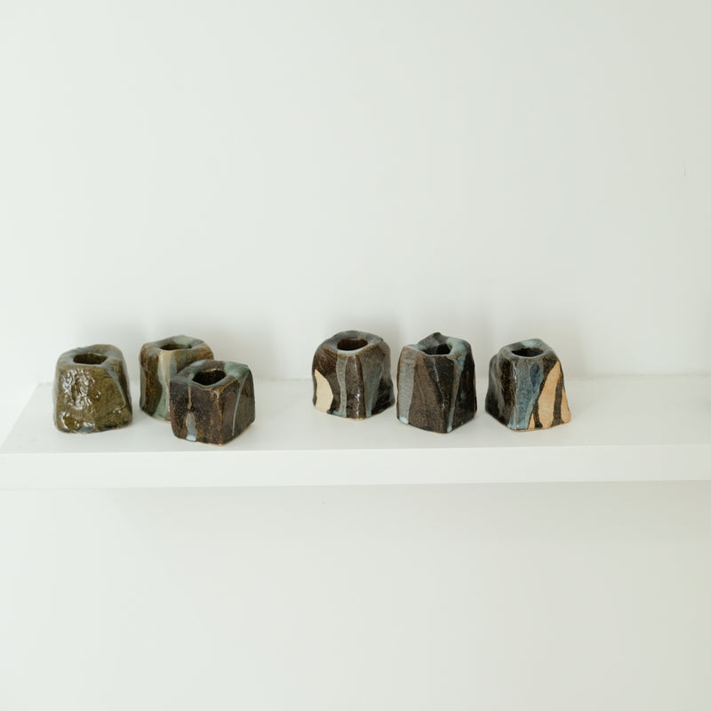 Set de 3 bougeoirs  -marron et bleu(v) d'Estudio Vernis chez Brutal Ceramics