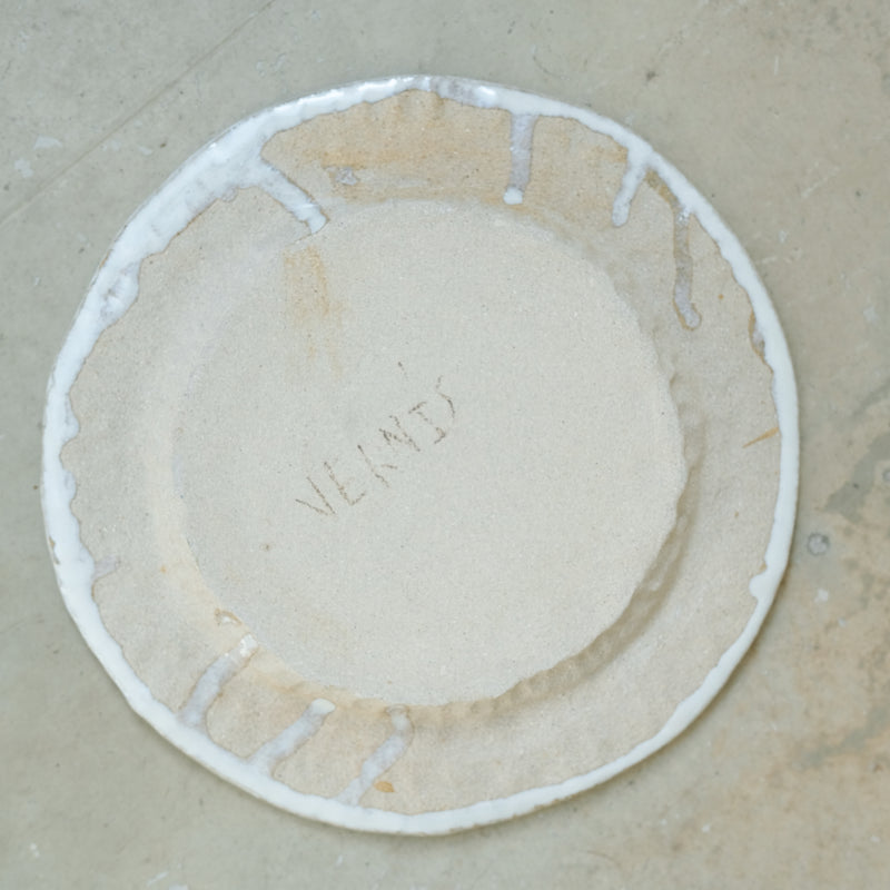 Assiette en grès blanc D21cm - Blanc satiné d'Estudio Vernis chez Brutal Ceramics