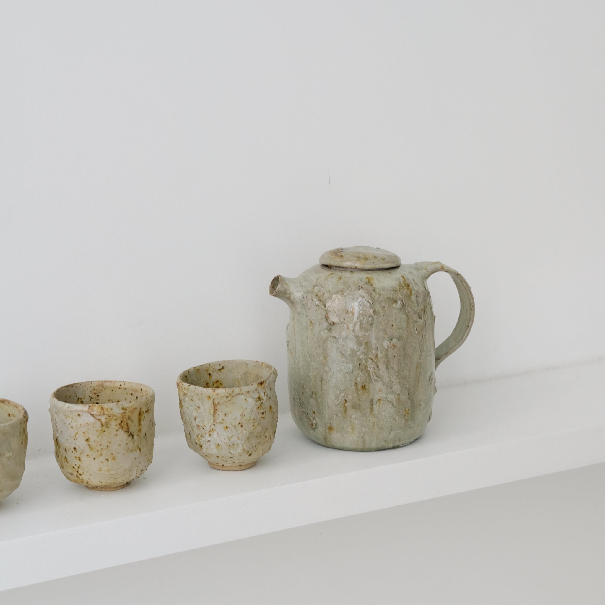 Tasse en grès 10ml - beige tacheté de Lucie Micheau chez Brutal Ceramics
