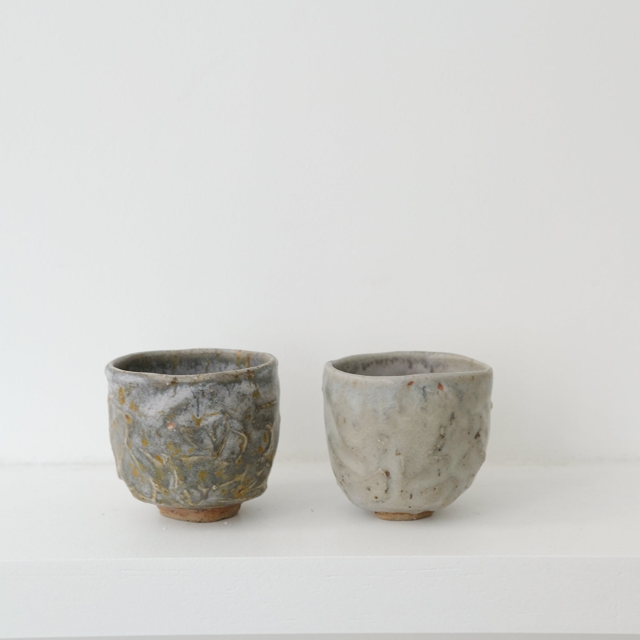 Tasse en grès 10ml - bleuté de Lucie Micheau chez Brutal Ceramics