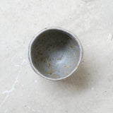 Tasse en grès 10ml - bleuté de Lucie Micheau chez Brutal Ceramics