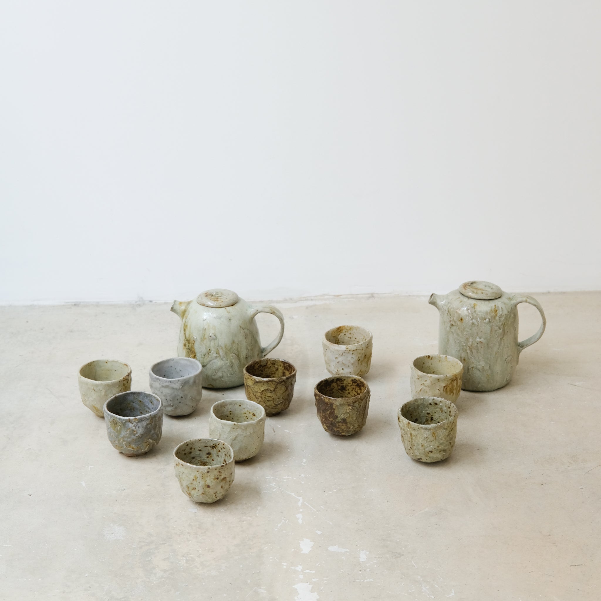 Théière en grès 550ml - Vert clair satiné de Lucie Micheau chez Brutal Ceramics