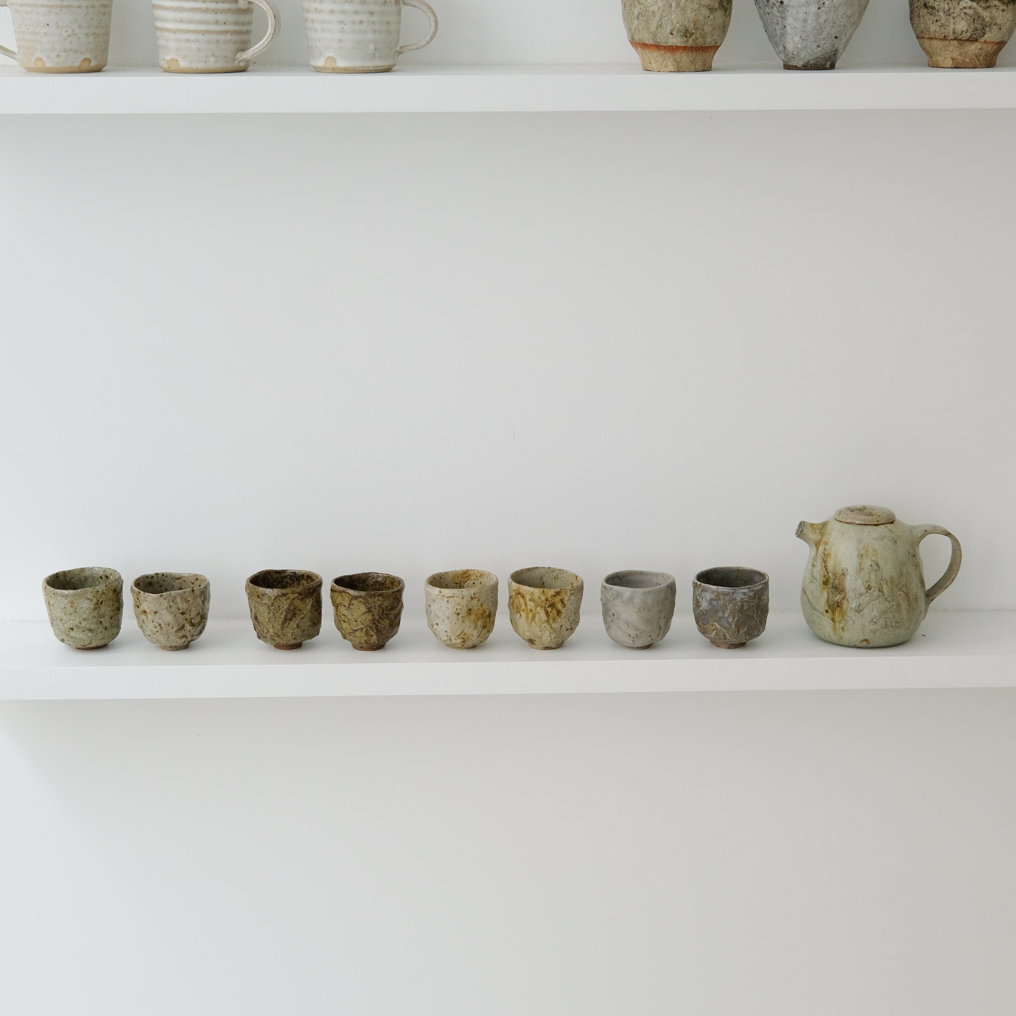 Théière en grès 550ml - Vert clair satiné de Lucie Micheau chez Brutal Ceramics