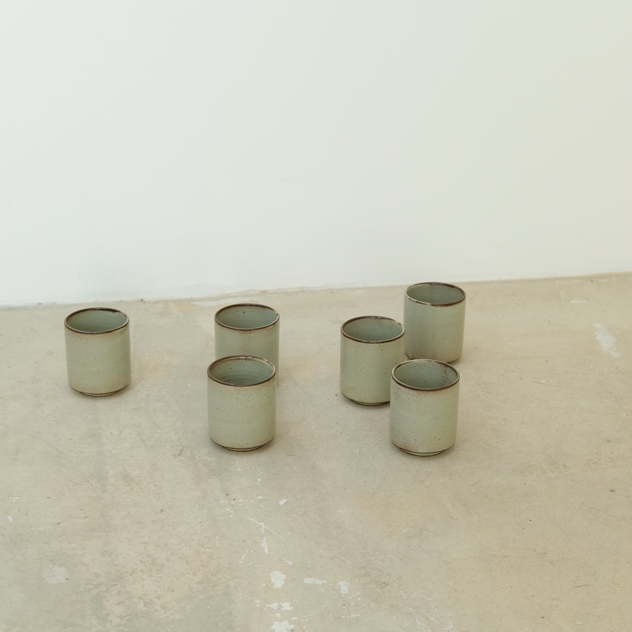 Tasse en grès 200ml vert clair de A minimâ chez Brutal Ceramics