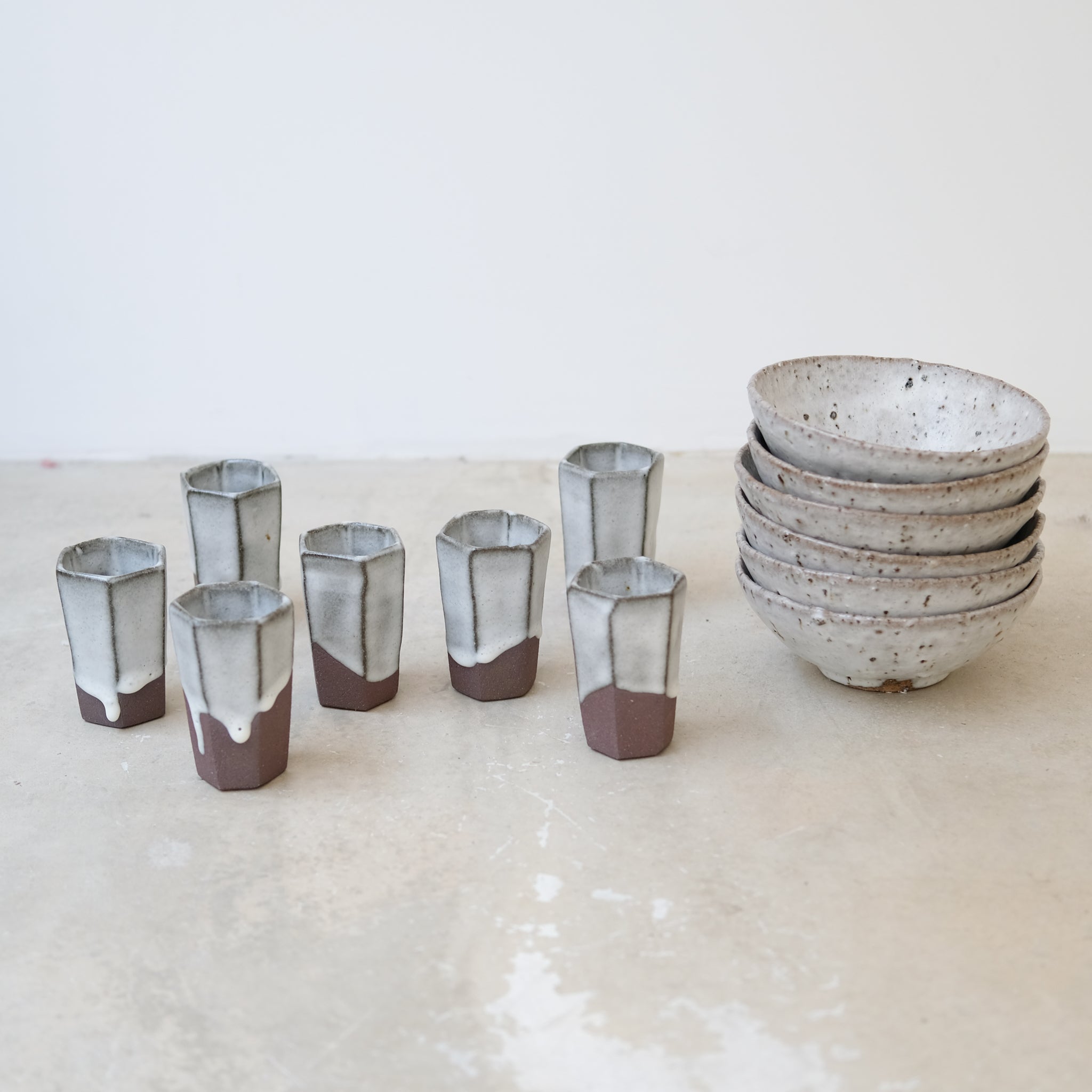 Tasse haute facettée par le céramiste Benoit Audureau chez Brutal Ceramics