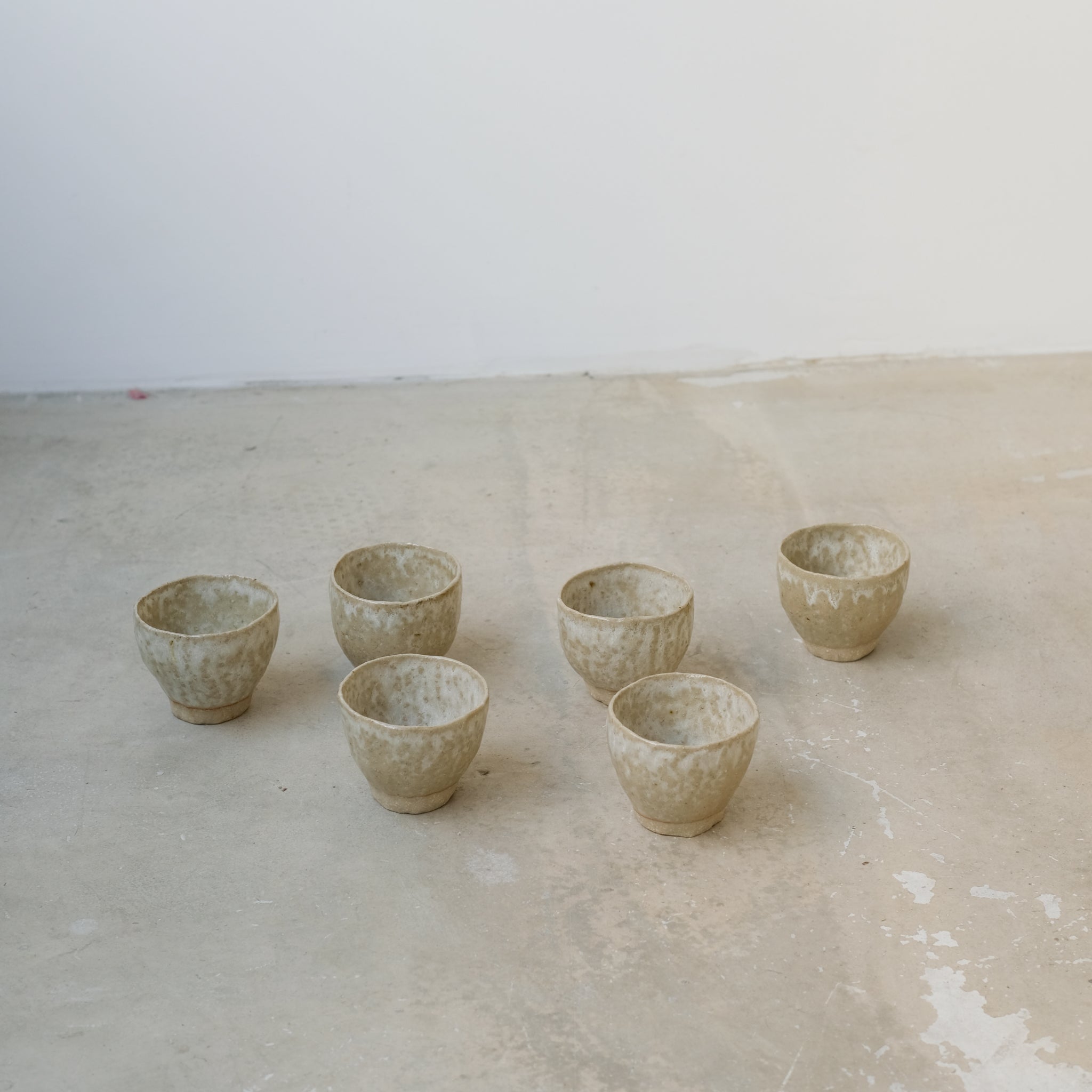 Tasse en grès blanc 100ml  - Blanc de Judith Lasry pour Brutal Ceramics