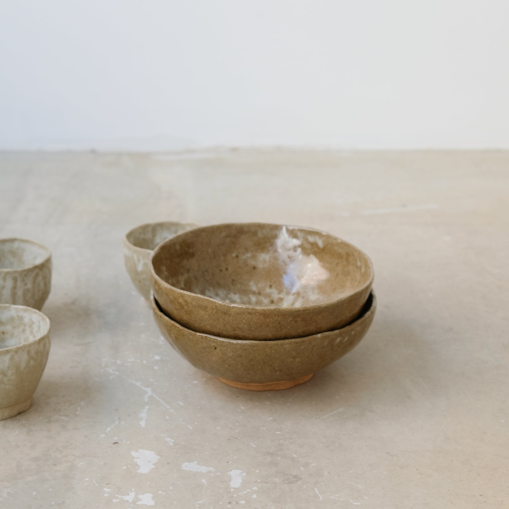 Bol en grès roux D16cm  - vert de Judith Lasry pour Brutal Ceramics