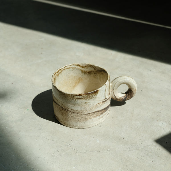 Tasse en terre mêlées 310ml - sable de Léa Baldassari chez Brutal Ceramics