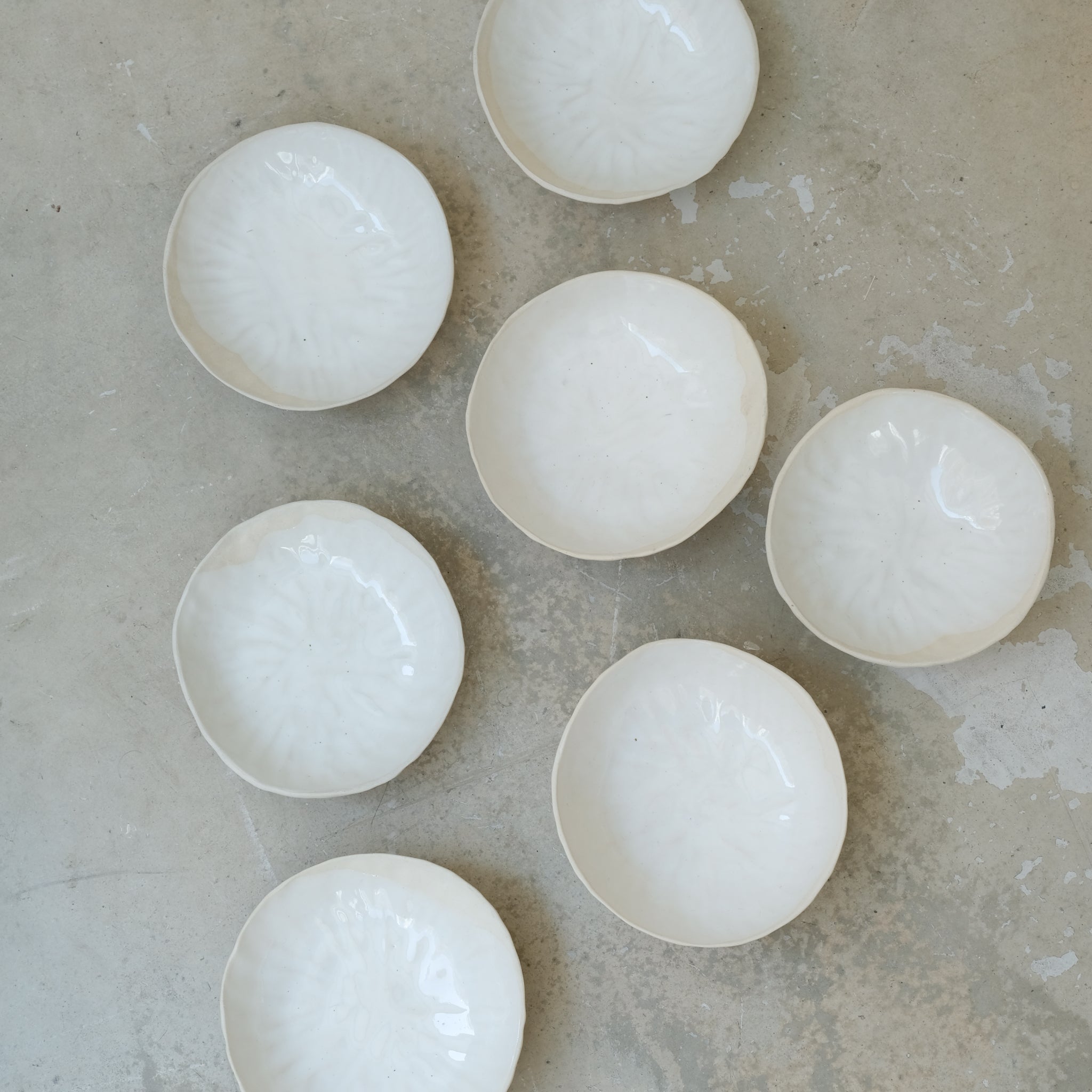 Bol en grès blanc D14cm de Léa Baldassari chez Brutal Ceramics