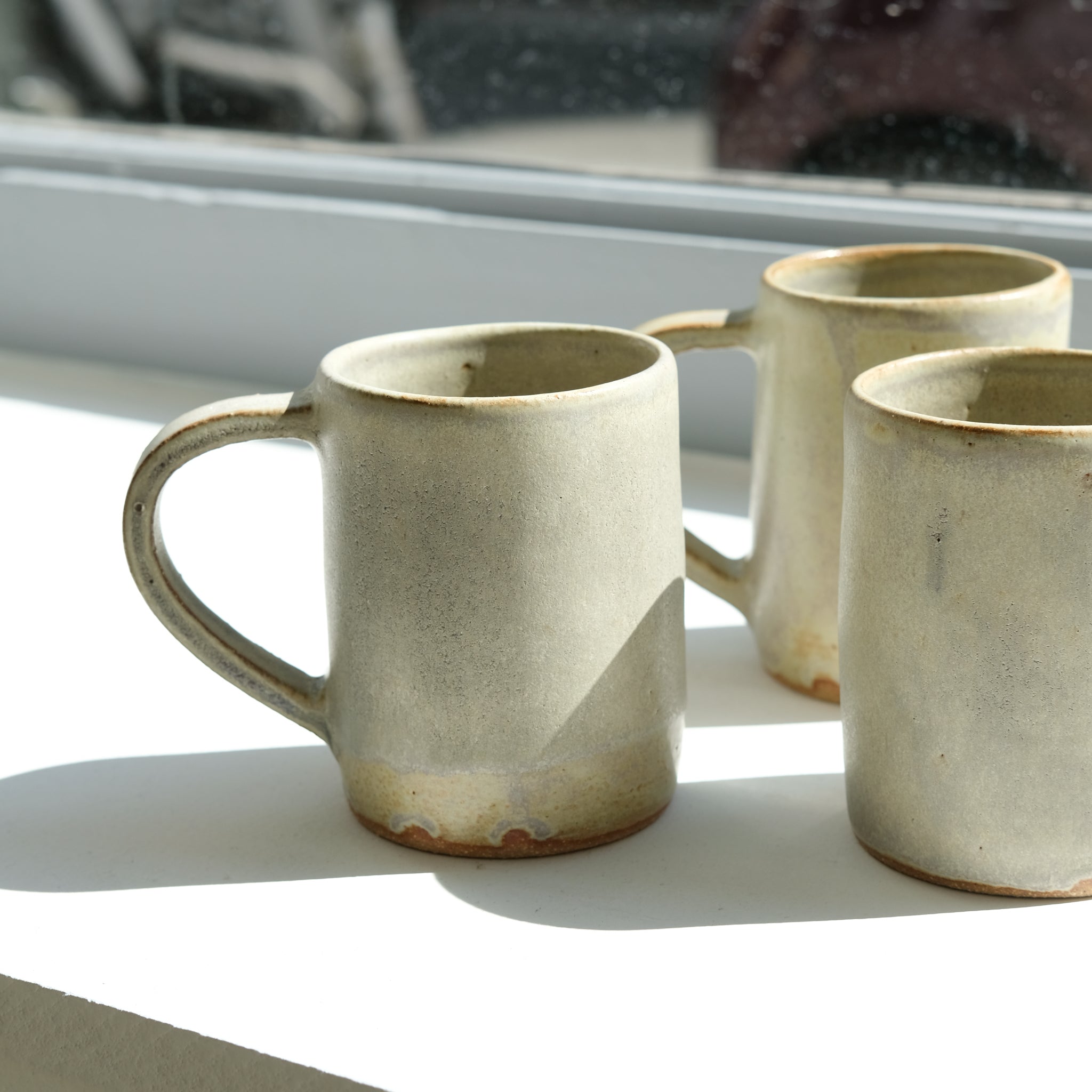Tasse en grès  260ml - vert mat par Nolwenn Baillet chez Brutal Ceramics