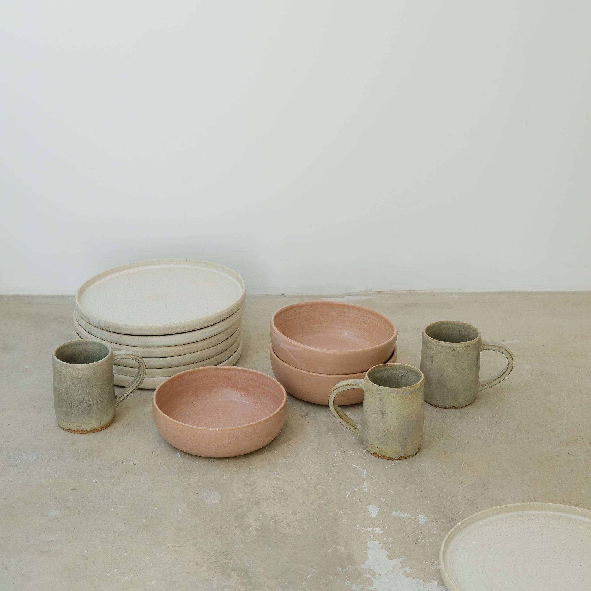 Tasse en grès  260ml - vert mat par Nolwenn Baillet chez Brutal Ceramics