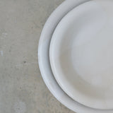 Assiette creuse en grès D 20cm - de studio des rosiers chez Brutal Ceramics