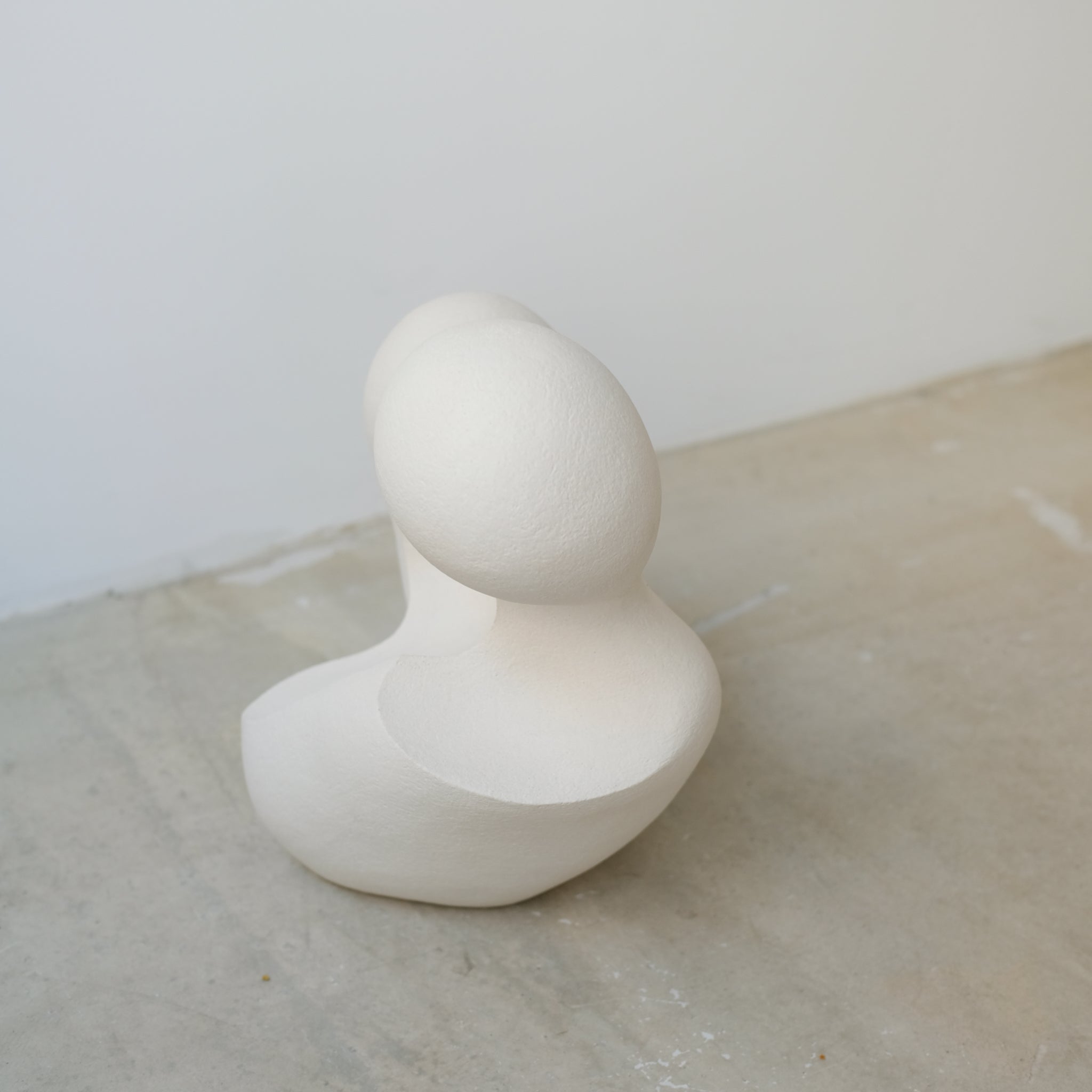Sculpture "Cloud Stone II " blanc mat de Terre Brute chez Brutal Ceramics