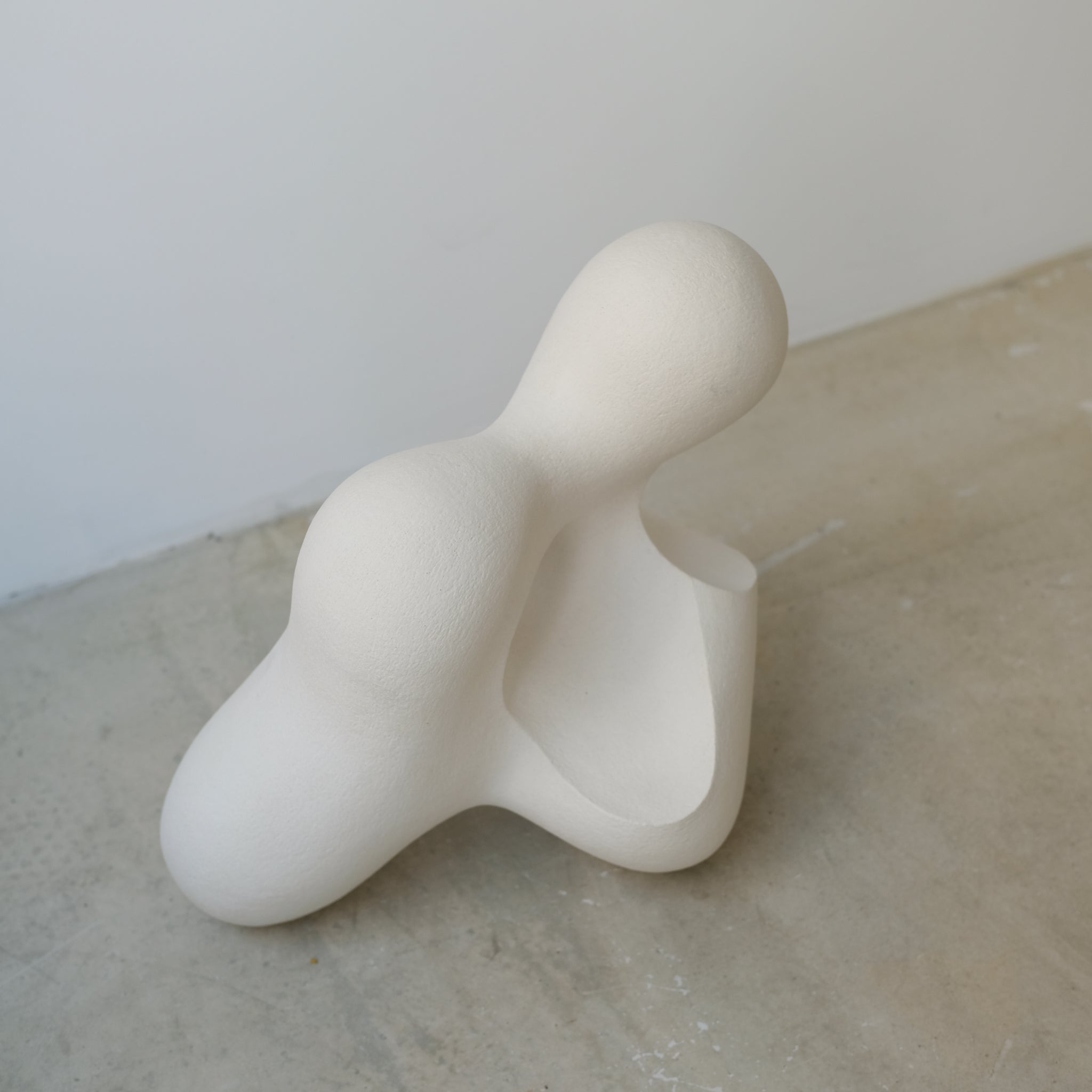 Sculpture "Cloud Stone II " blanc mat de Terre Brute chez Brutal Ceramics