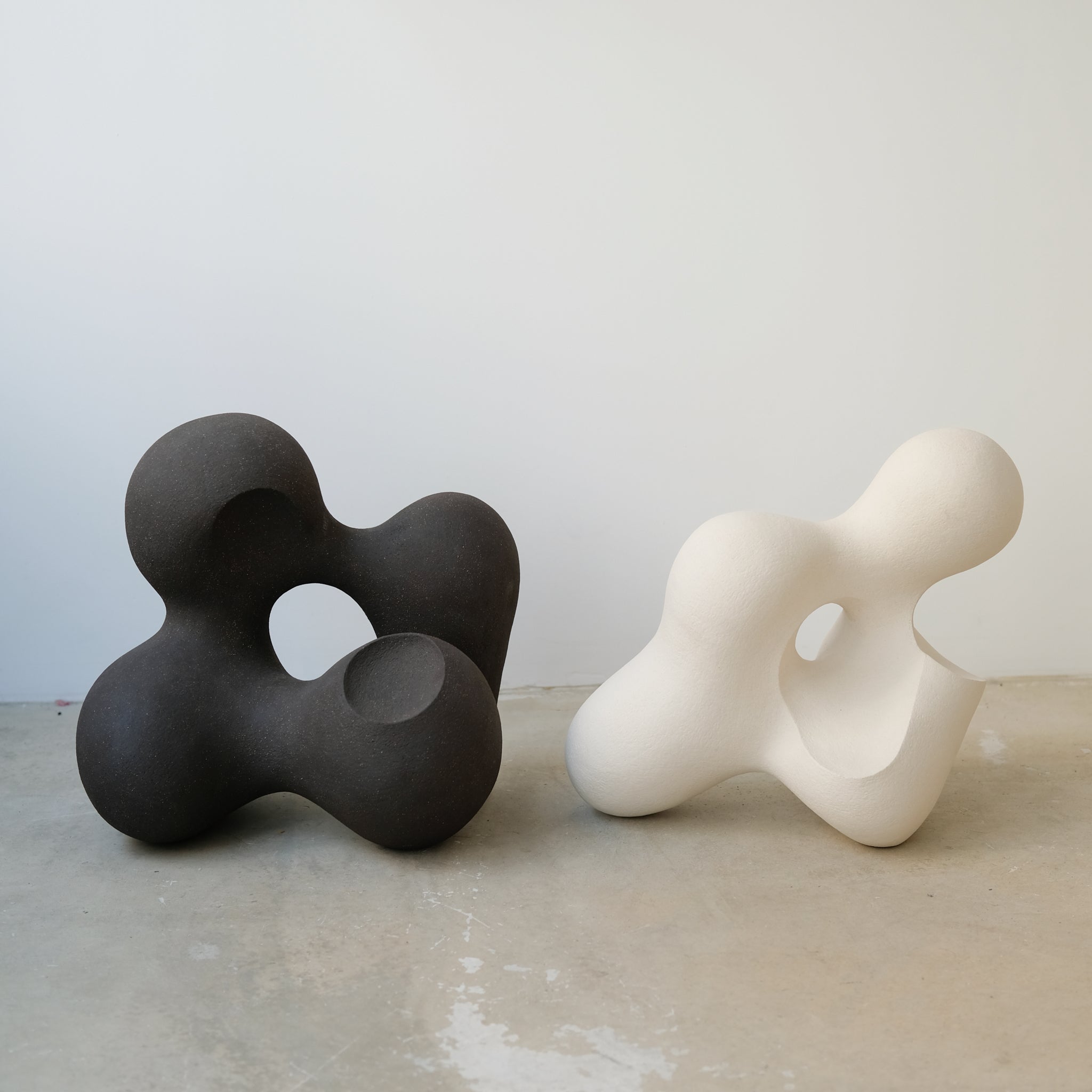 Sculpture "Cloud Stone II " blanc mat de Terre Brute chez Brutal Ceramics