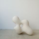Sculpture "Cloud Stone II " blanc mat de Terre Brute chez Brutal Ceramics