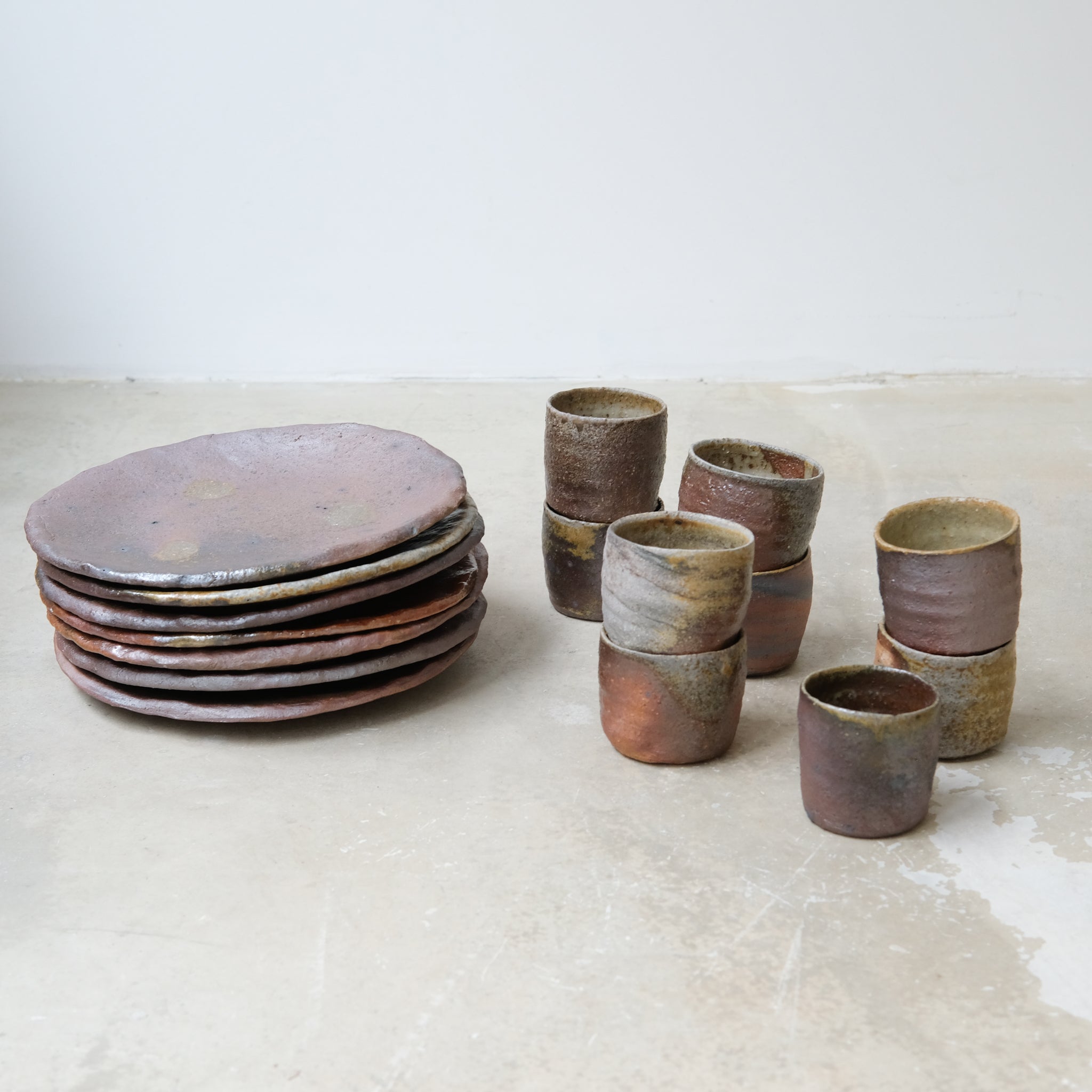 Tasse en grès cuisson bois 140ml - Brun orangé de David Whitehead chez Brutal Ceramics