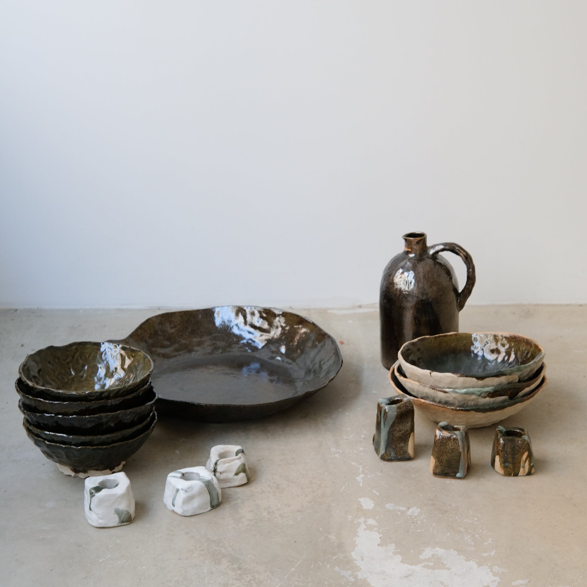 Set de 3 bougeoirs  -marron et bleu d'Estudio Vernis chez Brutal Ceramics