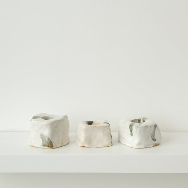 Set de 3 bougeoirs  -blanc et vert d'Estudio Vernis chez Brutal Ceramics