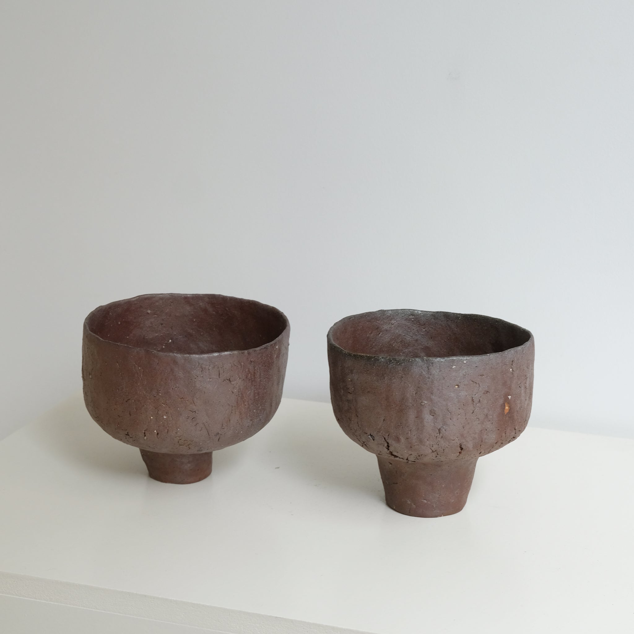 Coupe en terre glanée cuisson bois 02- H13cm  - brique de Judith Lasry chez Brutal Ceramics