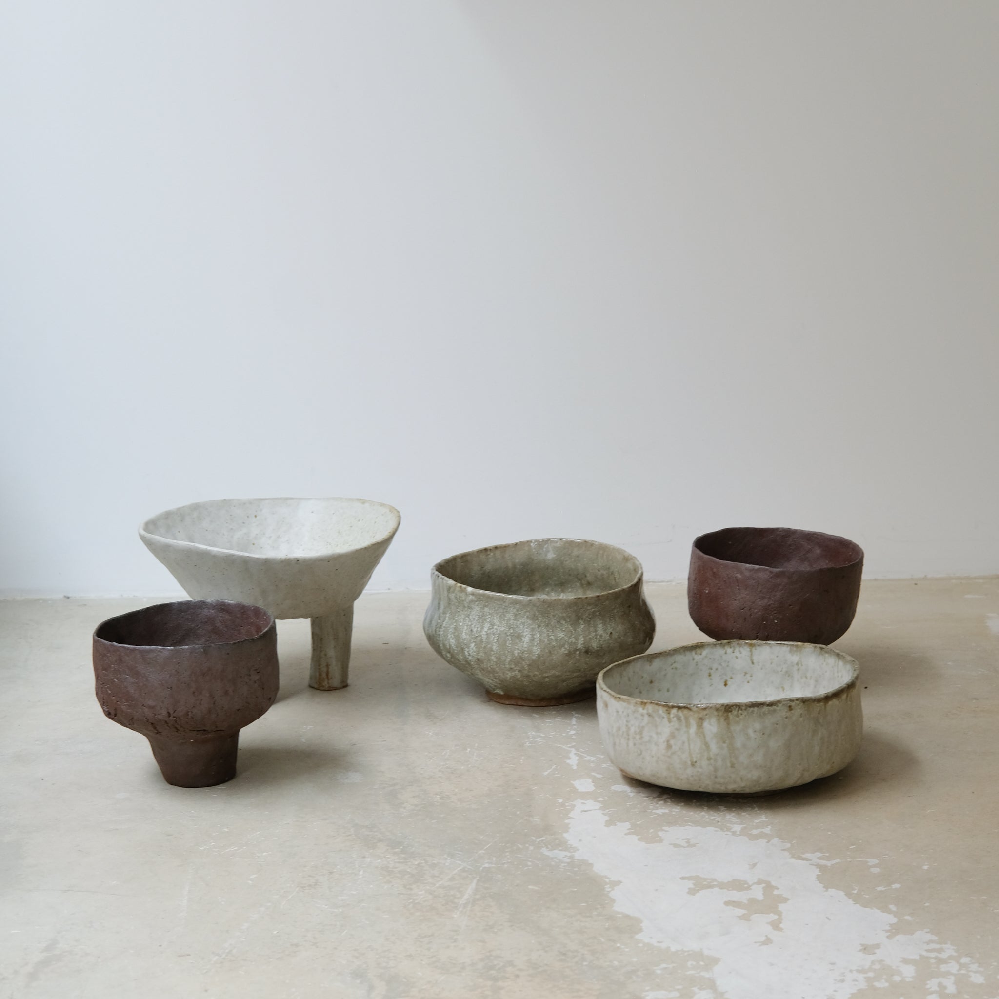 Coupe en terre glanée cuisson bois 01- H13cm  - brique de Judith Lasry chez Brutal Ceramics