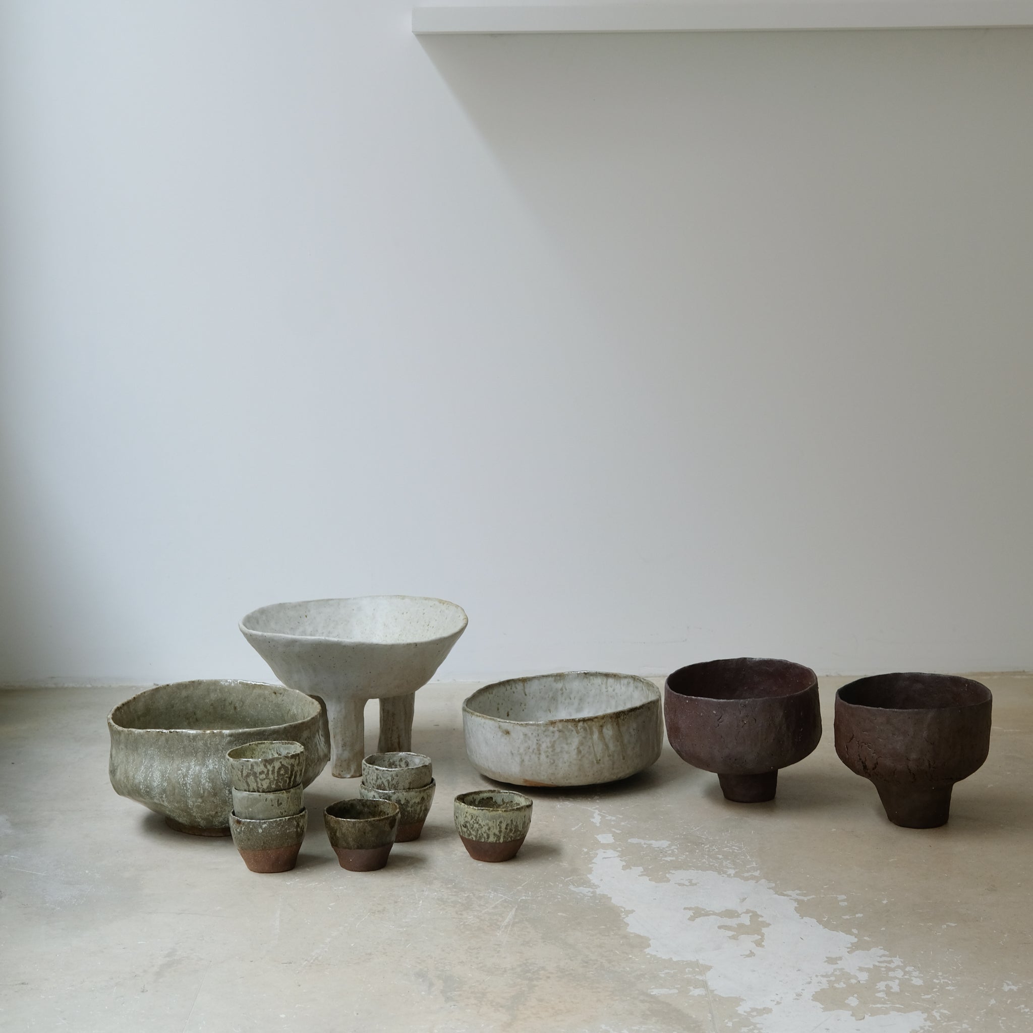 Tasse en terre glanée cuisson bois 100ml  - Vert de Judith Lasry chez Brutal Ceramics