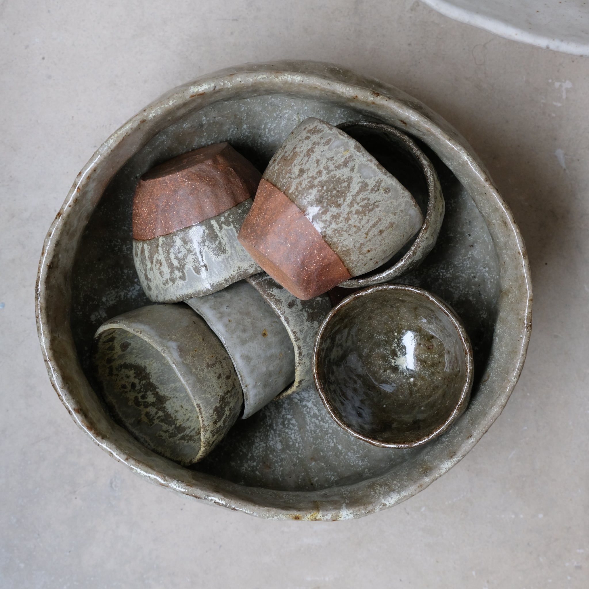 Tasse en terre glanée cuisson bois 100ml  - Vert de Judith Lasry chez Brutal Ceramics