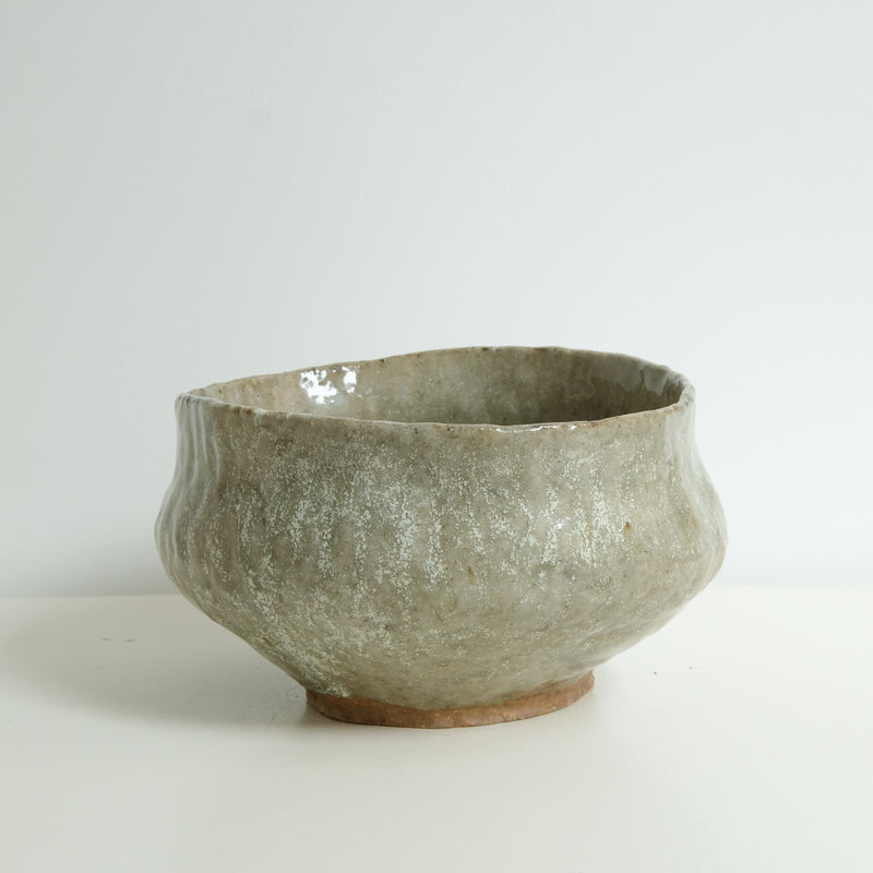 Coupe en grès cuisson bois D21cm  - vert clair brillant de Judith Lasry chez Brutal Ceramics