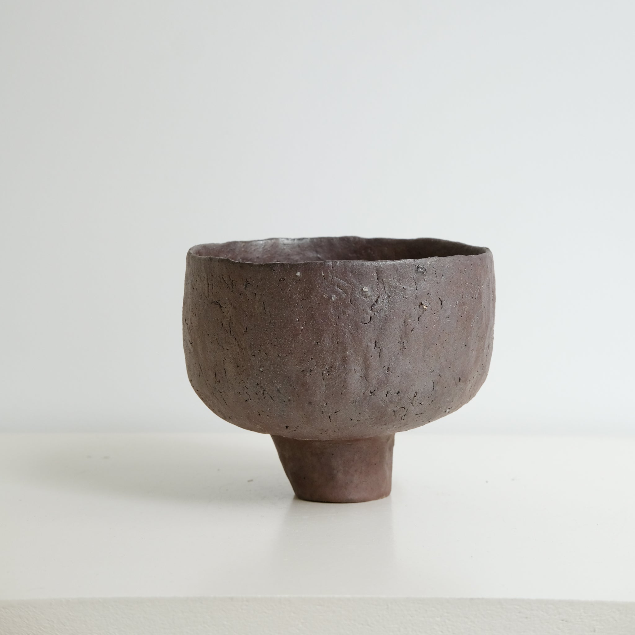 Coupe en terre glanée cuisson bois 02- H13cm  - brique de Judith Lasry chez Brutal Ceramics