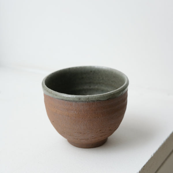 Bolinet-Tasse en grès cuisson bois 90ml (1) - bleu-gris mat de Maud Thiefaine chez Brutal Ceramics