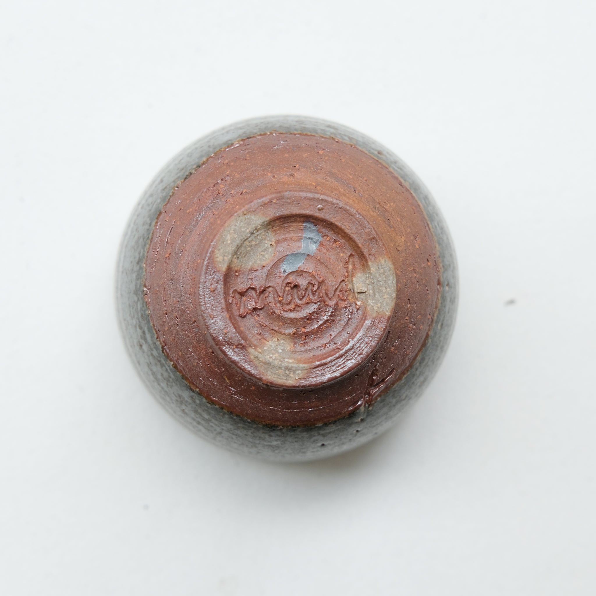 Bolinet-Tasse en grès cuisson bois 90ml (8) - gris tacheté de Maud Thiefaine chez Brutal Ceramics
