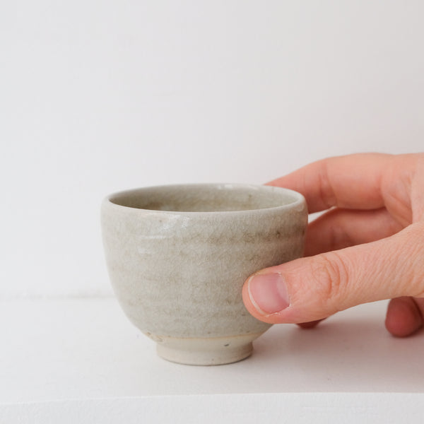 Bolinet-Tasse en grès cuisson bois 90ml (9) - blanc chaud craquelé de Maud Thiefaine chez Brutal Ceramics