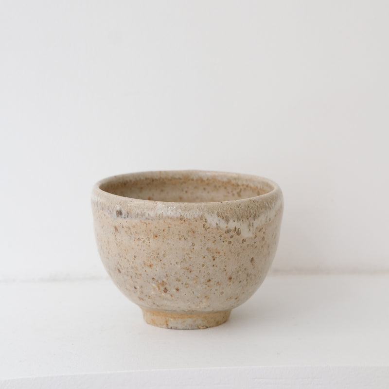 Bolinet-Tasse en grès cuisson bois 90ml (13) -blanc cassé de Maud Thiefaine chez Brutal Ceramics